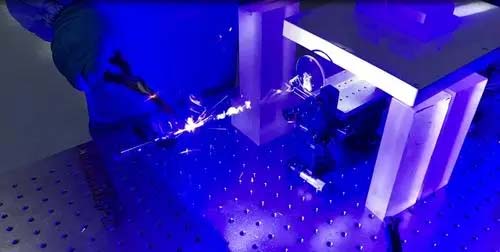 藍光激光器産業化應用：革新高反材料加工領域，新能源電池、3C優勢突出